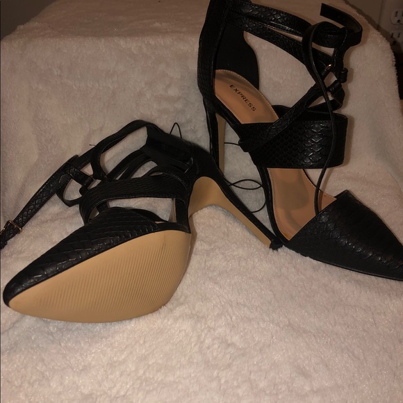 Black Pointed Toe Express Heels - Picture 3 of 5